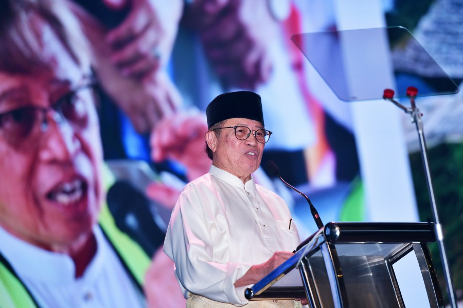 Sarawak Premier Tan Sri Abang Johari Tun Openg delivers his keynote address during the Amanat Perdana Premier Sarawak 2024 programme in Kuching. - BERNAMA PIC