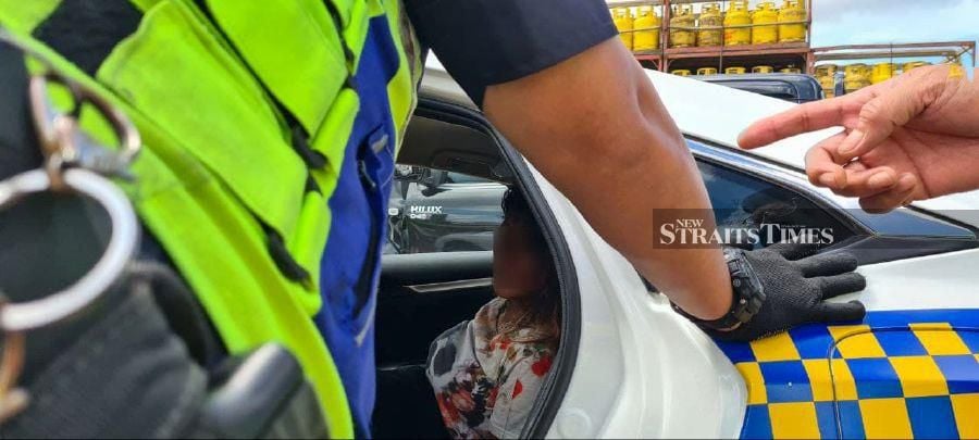 Woman Fleeing In Stolen 4WD Leads Cops On 17km Pursuit | New Straits ...