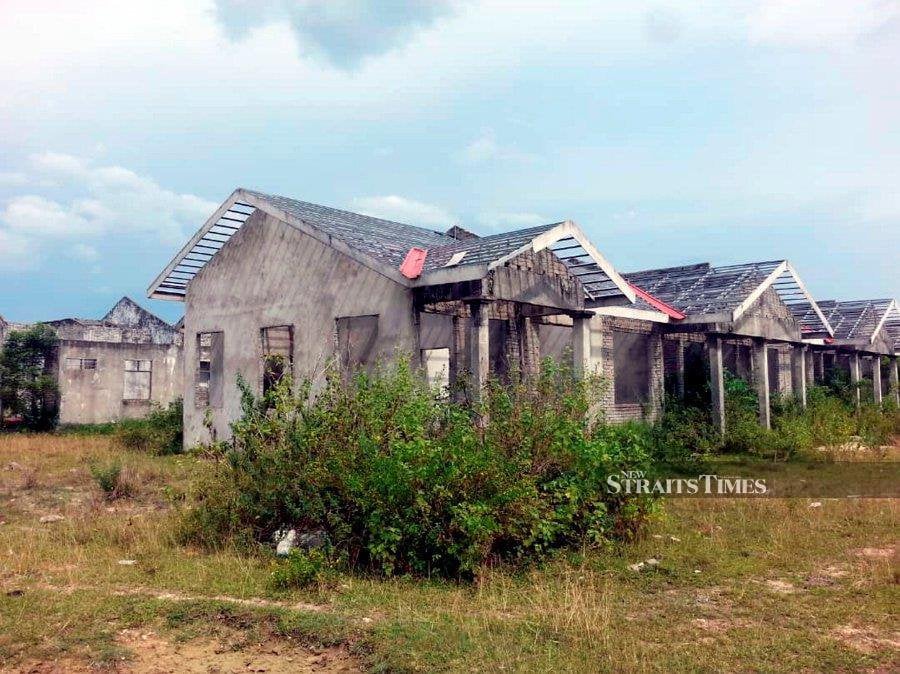 The latest figures from the Housing and Local Government Ministry showed that 117 projects, comprising a staggering 30,840 homes, were abandoned up to February. - NSTP file pic