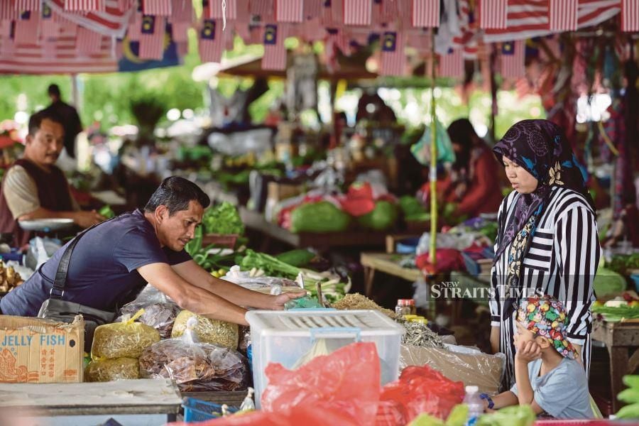 With wages wedged at a minimum pay of RM1,500, the wallet of the bottom 40 per cent (B40) of Malaysians is too thin for city living. - NSTP file pic
