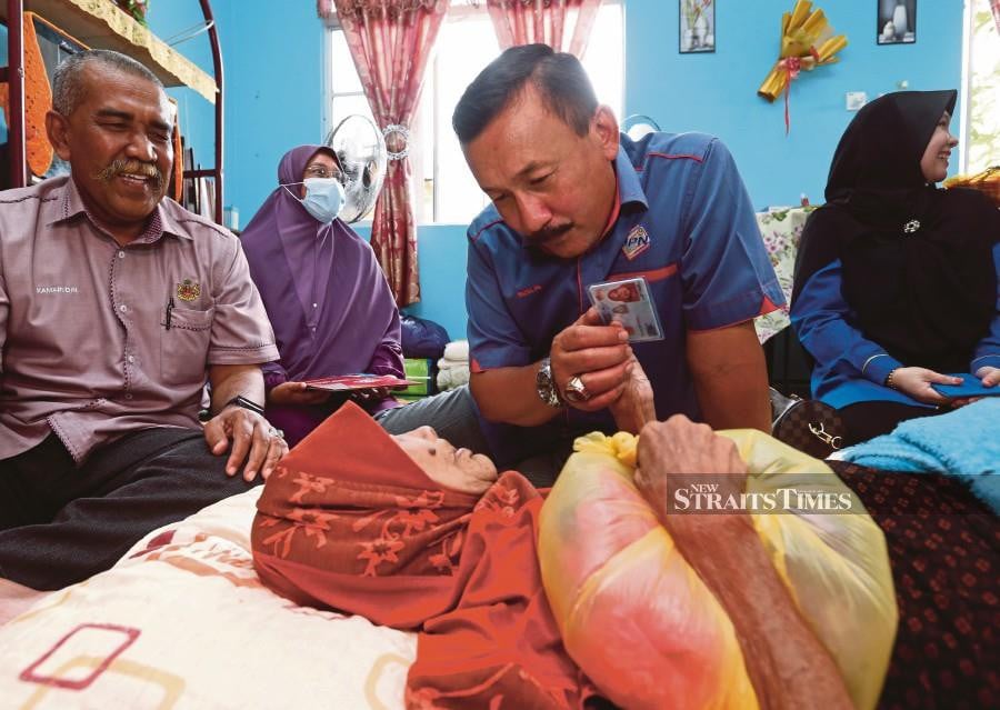 National Registration Department director-general Datuk Ruslin Jusoh said the process is expected to be completed within half an hour after the application was made. -NSTP/NIK ABDULLAH NIK OMAR