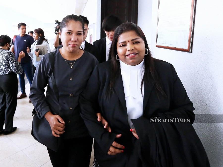 A file pic dated Oct 11, 2023, shows Loh Siew Hong (left) with her counsel, leaving the Kuala Lumpur High Court following a trial. - NSTP file pic