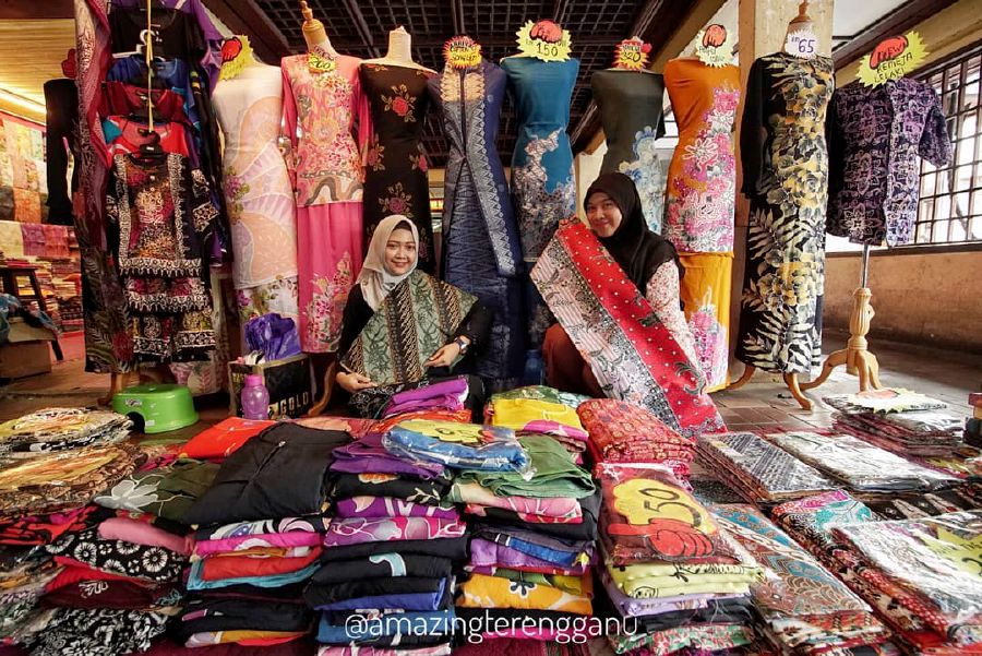 You can find a variety of crafts on offer at Pasar Payang. - File pic credit (Amazing Terengganu Facebook)