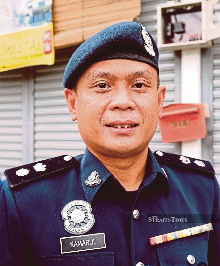 Southwest district police chief Superintendent Kamarul Rizal Jenal says 51-year-old businessman has been detained yesterday for his alleged involvement in a cheating case involving car engine oil investment, which resulted in a victim losing RM240,000 recently. - NSTP/MIKAIL ONG