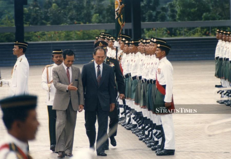 This May 29 1991 file picture shows the Thailand Prime Minister Anand Panyarachun inspecting a guard of honour accompanied by then Malaysian Prime Minister Datuk Seri Dr Mahathir Mohamad in Kuala Lumpur. - NSTP file pic