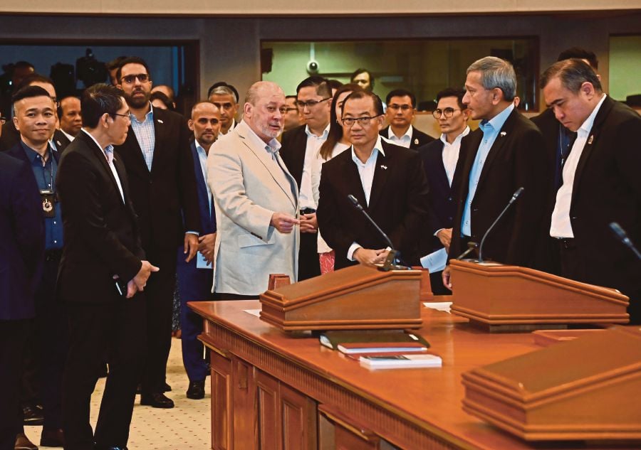 His Majesty Sultan Ibrahim, the King of Malaysia, visiting the Parliament of Singapore and observed the session from the Speaker’s Gallery in the Parliament Chamber. -- Pic from Information Department