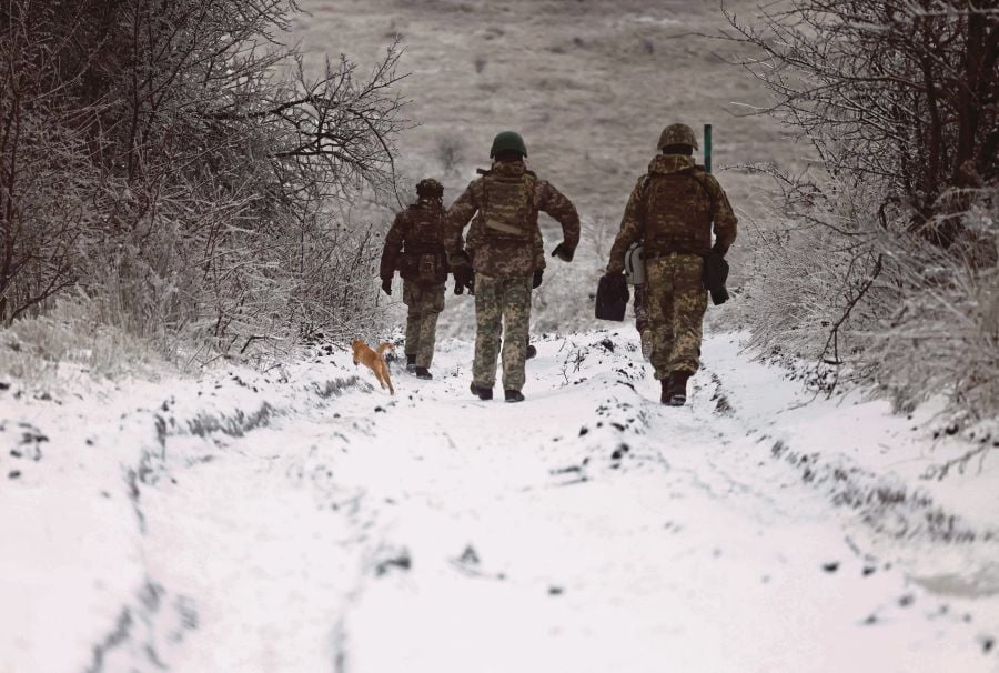 Ukrainian soldiers near the Russian-occupied city of Bakhmut on Dec 13. AFP PIC