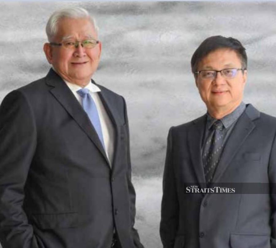 (From left) Econpile Holdings Bhd group managing director The Cheng Eng and executive director/group chief executive officer Pang Sar