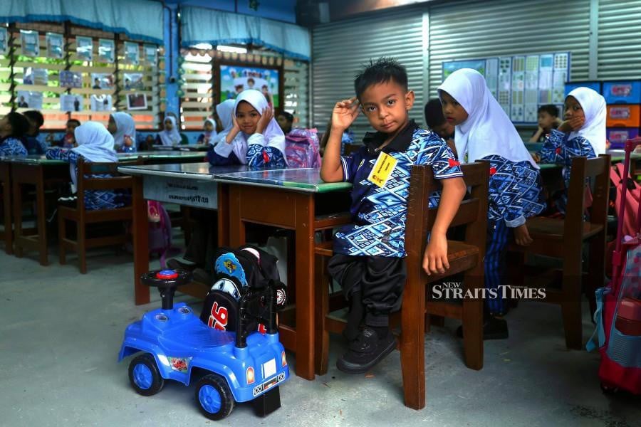  Abdul Hakim Saifuddin Zulkifli with his classmates on their first day of school - Bernama pic