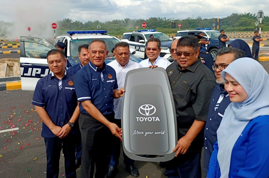 The driving training and test track built at the Melaka Roat Transport Department (RTD) Academy will hopefully boost the efficiency and quality of training and nurture more professional driving testers and instructors, said Melaka Chief Minister Ab Rauf Yusoh. - Bernama pic