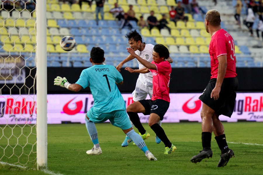Terengganu escaped defeat, thanks to a stoppage time equaliser from Adisak Kraisorn in a 2-2 draw with Stallion Laguna of the Philippines in an AFC Cup Group G match at Sultan Mizan Zainal Abidin Stadium on Thursday. - Bernama pic