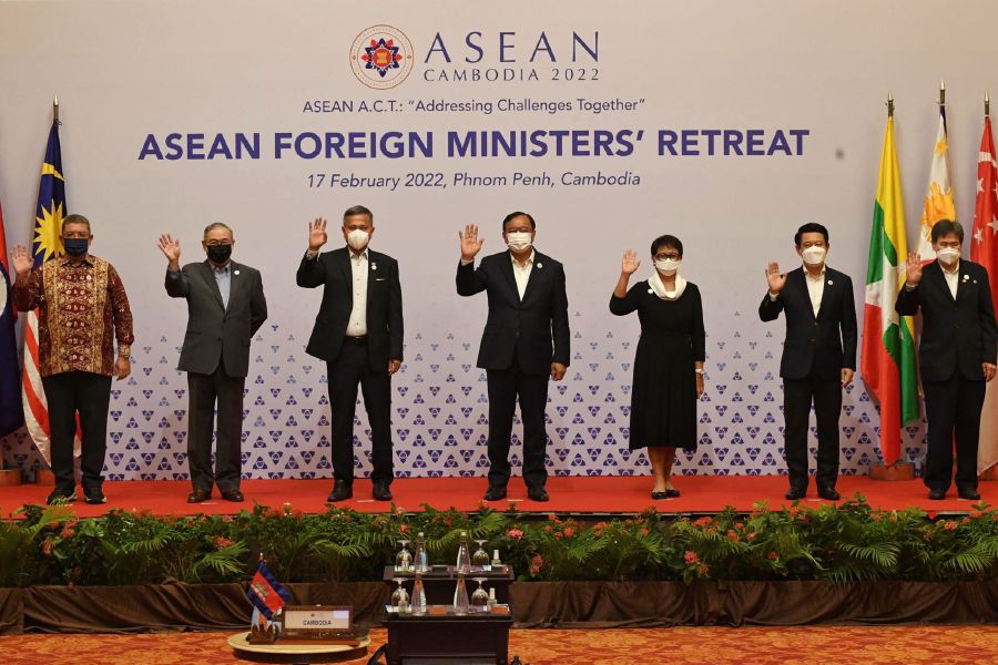 Foreign ministers of the Association of Southeast Asian Nations (ASEAN) from L-R:Malaysia's Saifuddin Abdullah, Philippines' Teodoro Locsin, Singapore's Vivian Balakrishnan, Cambodia's Prak Sokhonn, Indonesia's Retno Marsudi, Laos' Saleumxay Kommasith and ASEAN Secretary-General Lim Jock Hoi pose for a group photo during the ASEAN Foreign Ministers' Retreat in Phnom Penh on February 17, 2022. - AFP pic