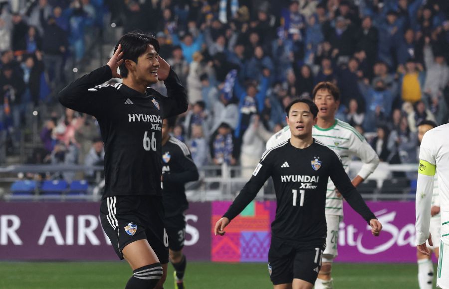 Ulsan Hyundai FC's Seol Young-woo (L) celebrates his goal during the AFC Champions League quarter-final second leg football match between Ulsan Hyundai FC and Jeonbuk Hyundai Motors FC in Ulsan on March 12, 2024. - AFP pic