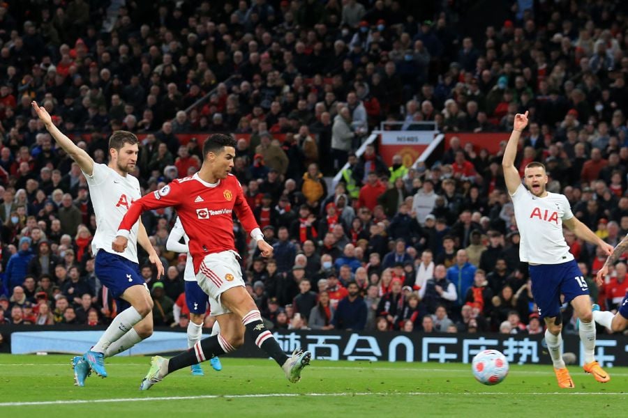 Cristiano Ronaldo's Manchester United Debut Earned A Standing Ovation At  Old Trafford