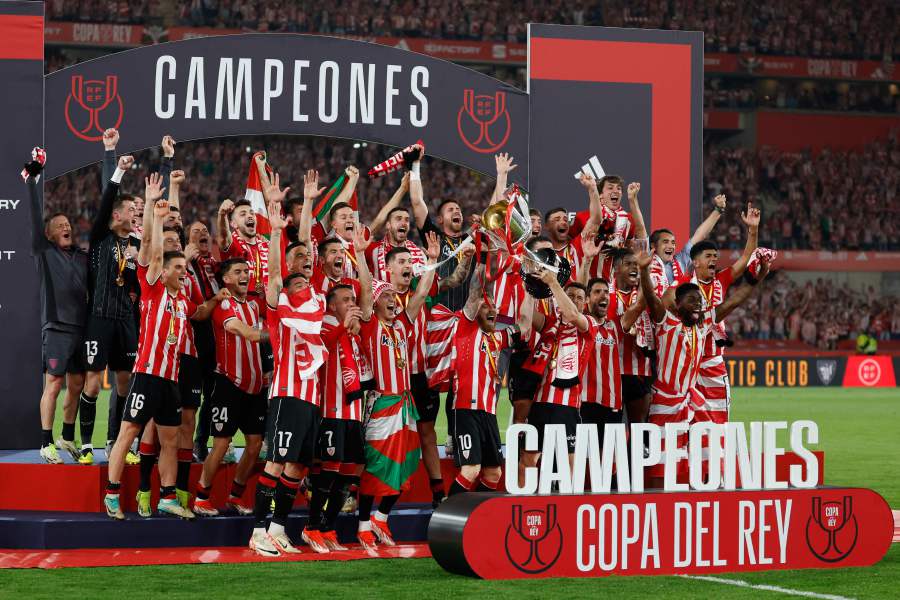 Athletic Bilbao's players celebrate victory at the end of the Spanish Copa del Rey (King's Cup) final football match between Athletic Club Bilbao and RCD Mallorca at La Cartuja stadium in Seville on April 6, 2024. - AFP Pic