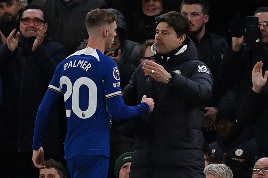 Chelsea's Argentinian head coach Mauricio Pochettino (R) congratulates Chelsea's English midfielder #20 Cole Palmer (L) as he is substituted during the English Premier League football match between Chelsea and Everton at Stamford Bridge in London on April 15, 2024. - AFP pic