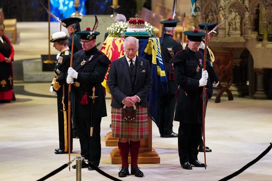 Return to pomp and ceremony as King steps into role long performed by his  mother