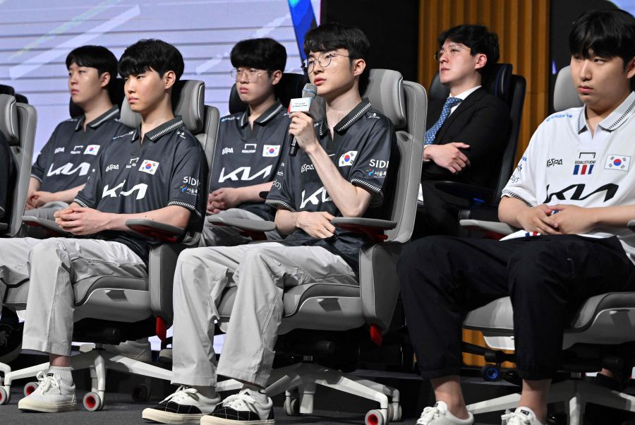 Korean gamers on cusp of gold, and avoiding military service New