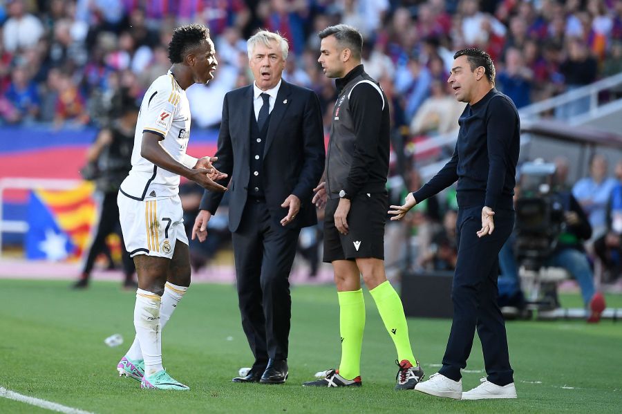 Real Madrid's Brazilian forward #07 Vinicius Junior speaks with Real Madrid's Italian coach Carlo Ancelotti (C) and Barcelona's Spanish coach Xavi (R) during the Spanish league football match between FC Barcelona and Real Madrid CF on October 28, 2023. - AFP Pic