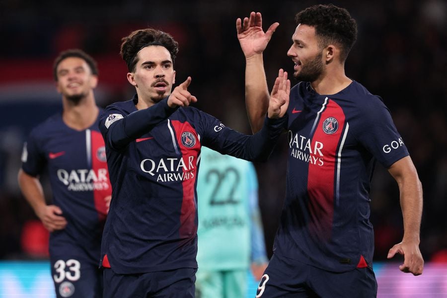 PSG go top with 3-0 win over Montpellier