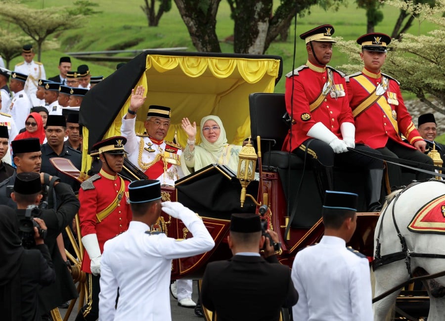 Yang di-Pertuan Agong Al-Sultan Abdullah Ri'ayatuddin Al-Mustafa Billah Shah reminded the armed forces to embrace transformation for the betterment of the force. BERNAMA PIC