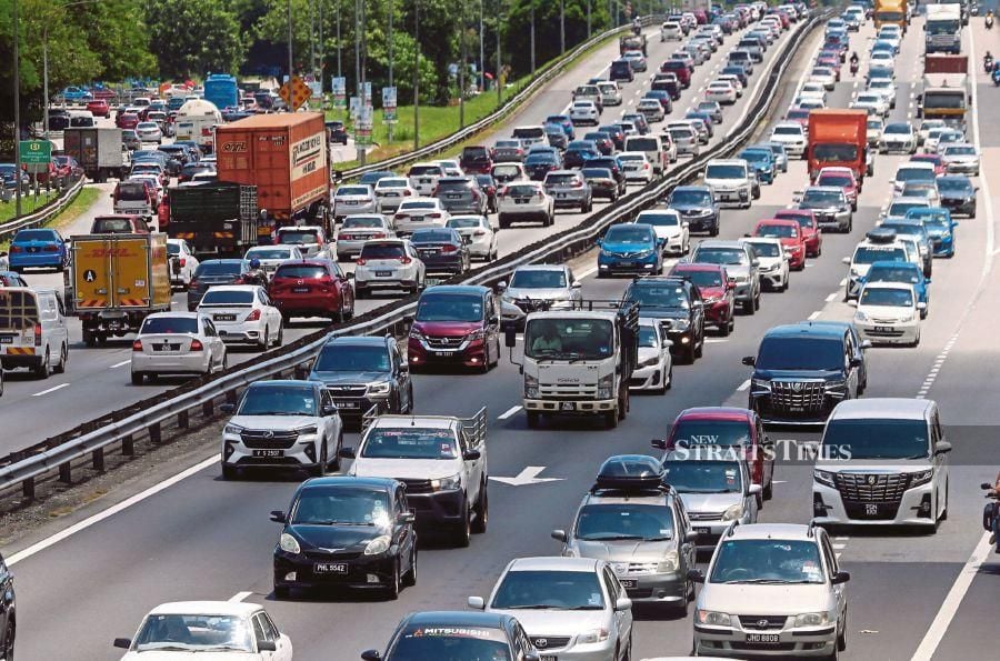 Over two million vehicles are expected to be on major highways during the Hari Raya holidays. - NSTP/DANIAL SAAD