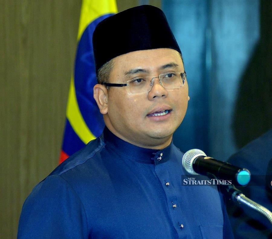Menteri Besar Datuk Seri Amirudin Shari berkata kerajaan negeri mengeluarkan lebih banyak larangan untuk membendung mereka yang memfitnah gazet persekutuan.  - STR / FAIZ ANUAR