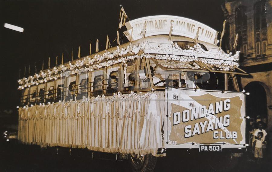 The Penang Dondang Sayang Club was established after the Second World War. 