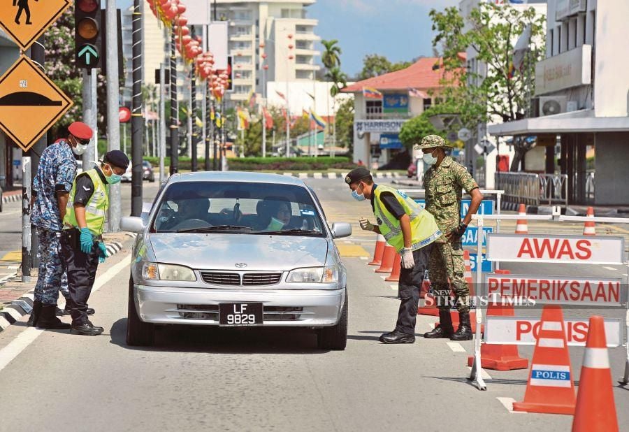  Some local professional runners are not keen to restart their training routine in public despite the relaxation of the Movement Control Order (MCO). - Bernama pic