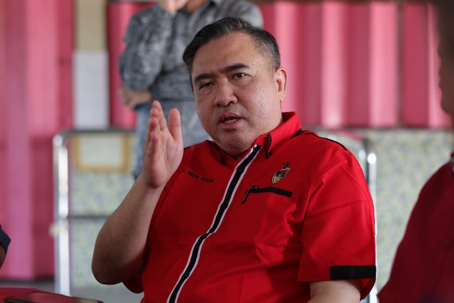 Transport Minister Anthony Loke said the government has set a maximum fare of RM599 for a one-way economy class flight from the peninsula to Sabah, Sarawak, and Labuan, applicable for travel three days before Hari Raya Aidilfitri.- Bernama pic