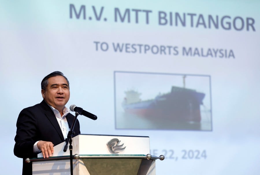 The reinstatement of the cabotage policy in Sarawak is to safeguard local cargo shipping companies from foreign competition, says Transport Minister Anthony Loke. BERNAMA PIC