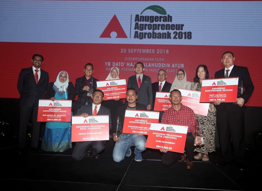 Agrobank managing director and chief executive officer Syed Alwi Mohamed Sultan (left) says the commitment is in line with the mandate given to the bank to provide financing to farm entrepreneurs and stimulate the growth of the agricultural sector. (NSTP pic by ADIBAH AHMAD IZAM)