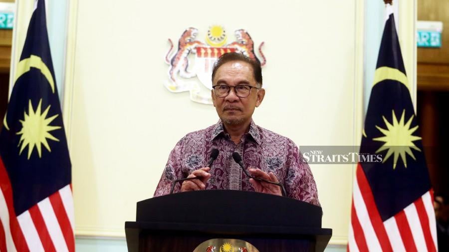The new federal cabinet under Prime Minister Datuk Seri Anwar Ibrahim is expected to be unveiled by 5pm tomorrow, according to a report. - NSTP/MOHD FADLI HAMZAH