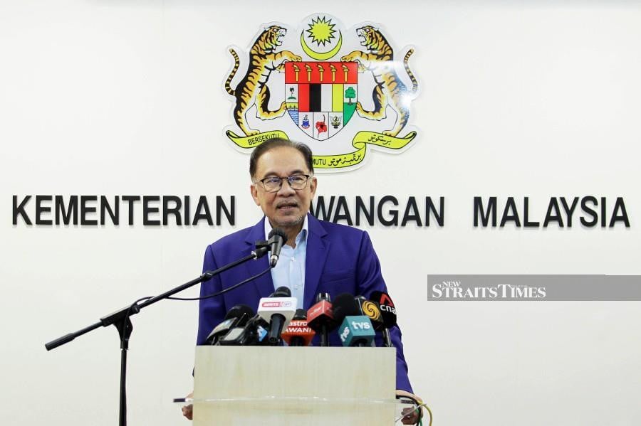 Prime Minister Datuk Seri Anwar Ibrahim and his Canadian counterpart Justin Trudeau today discussed the potential for new cooperation between Malaysia and Canada in several fields, including in education and energy sectors.  - NSTP file pic