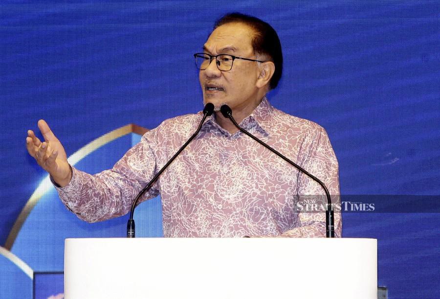  Prime Minister Datuk Seri Anwar Ibrahim today stressed the importance of upholding mastery in Bahasa Melayu. - NSTP/MOHD FADLI HAMZAH