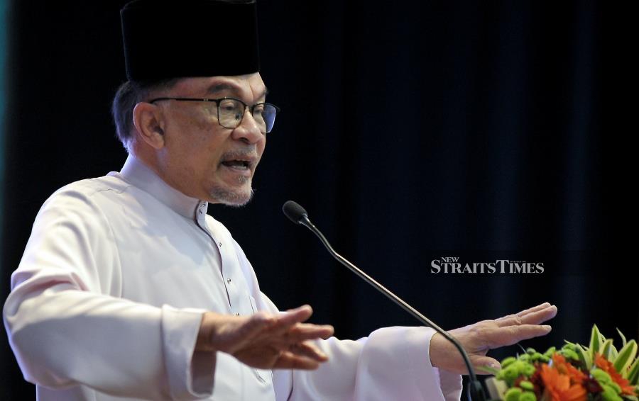 Prime Minister Datuk Seri Anwar Ibrahim has instructed all members of his Cabinet to check the prices and supply of goods by spending more going to the ground. - NSTP/MOHD FADLI HAMZAH