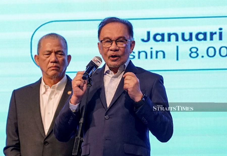 Datuk Seri Anwar Ibrahim has called for all parties not to politicise enforcement actions against those involved in corruption issues, especially involving big figures and former top leaders of the country. NSTP/MOHD FADLI HAMZAH