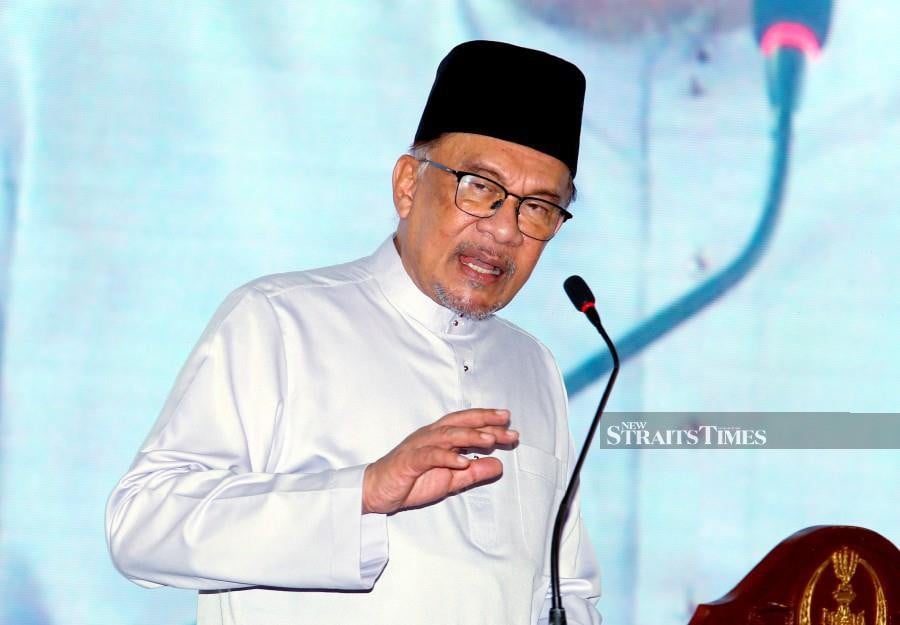 Three mega projects have the capacity to elevate Perak to be among the major states buttressing national economic growth, said Prime Minister Datuk Seri Anwar Ibrahim. NSTP/L.MANIMARAN