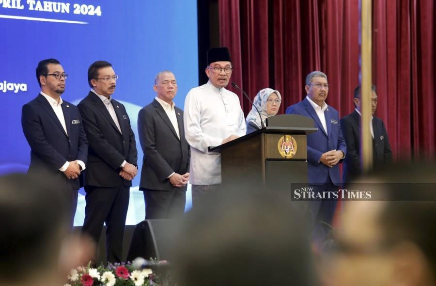 Some members of parliament have voiced their objections against the targeted subsidies and pension scheme restructuring, said Prime Minister Datuk Seri Anwar Ibrahim. ( File Pic) NSTP/MOHD FADLI HAMZAH