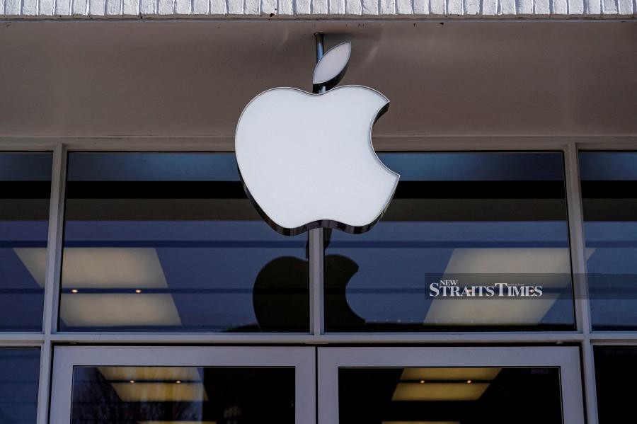 FILE PHOTO: Logo of an Apple store is seen as Apple Inc. REUTERS/Joshua Roberts/File Photo