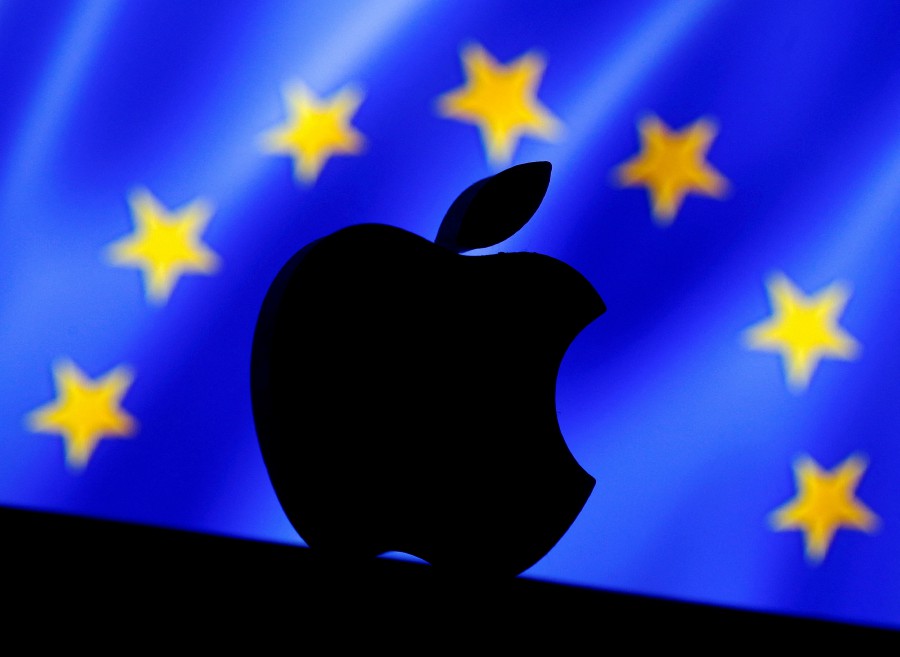 FILE PHOTO: Following pressure from EU regulators, Apple has announced that iPhone users in the European Union (EU) can now download apps directly from developer websites, instead of having to go through its App Store. — REUTERS