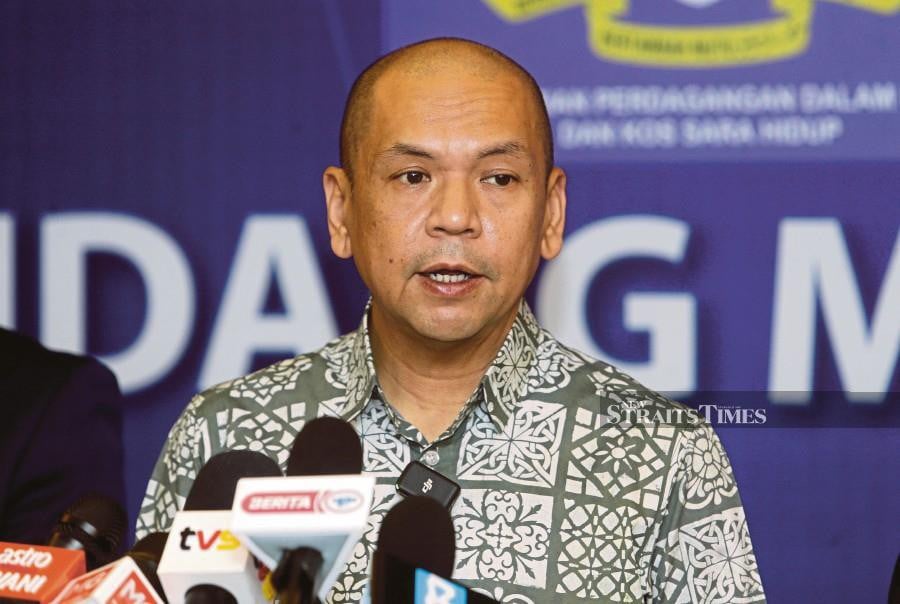 Datuk Armizan Mohd Ali said among the threats include wanting to burn down petrol stations, and damaging the facilities at these premises, as well as threats against the owners and workers of the petrol station companies. NSTP/MOHD FADLI HAMZAH