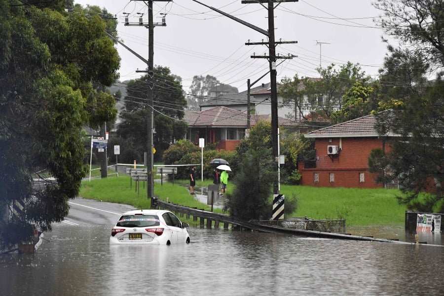 Australia flood toll rises to 20 as thousands evacuate Sydney | New ...