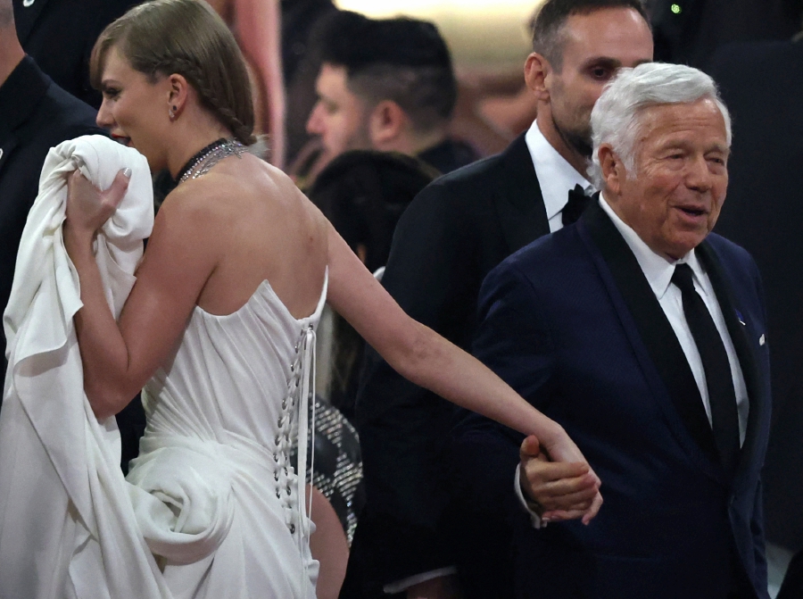 Taylor Swift shakes hands with NFL football team owner Robert Kraft during the 66th Annual Grammy Awards in Los Angeles, California, U.S. (REUTERS/Mike Blake)