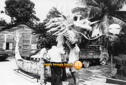23 September 1986: A seven-metre long "dragon boat" will be centre of attraction at Lantern Festival procession in Seremban, Negri Sembilan