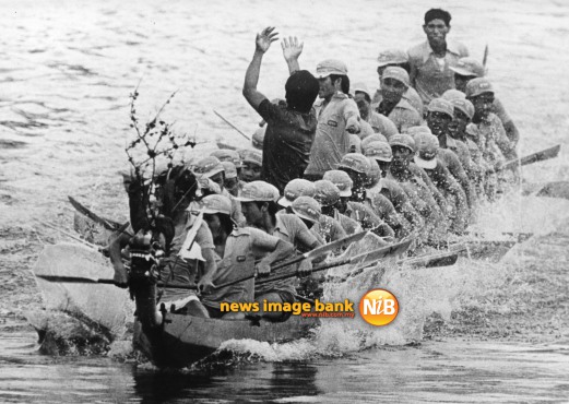 1979: The winning team of the Dragon Boat Festival. Team effort and hard training makes a winning team