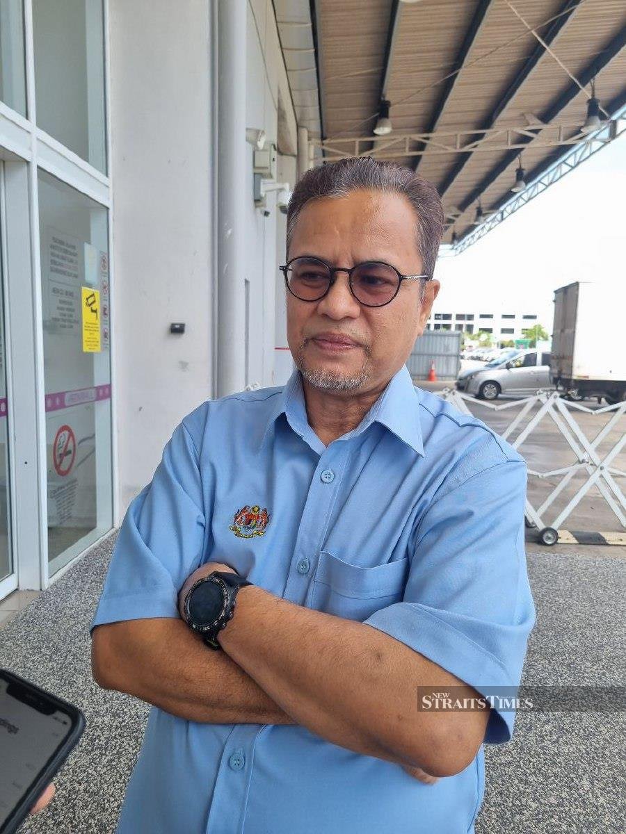 Kelantan Domestic Trade and Consumer Affairs Ministry director Azman Ismail. NSTP/Sharifah Mahsinah Abdullah
