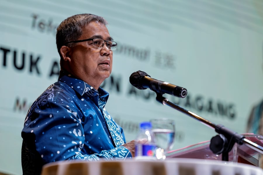 The National Unity Minister Datuk Aaron Ago Dagang said nationwide celebrations should be held to enable people of all races, ethnicities, and religions to appreciate the art of calligraphy. - Bernama file pic