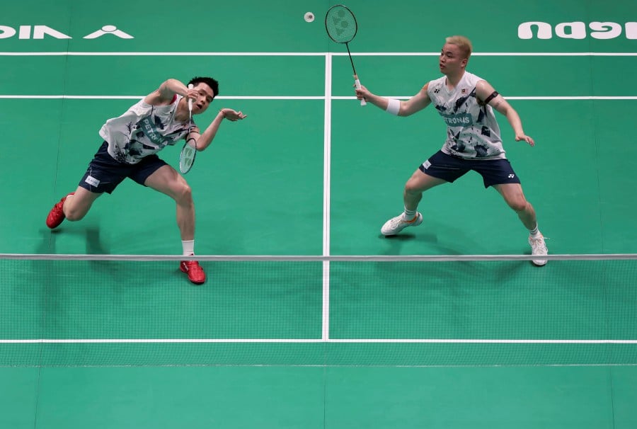 Despite the odds stacked against them, Aaron Chia-Soh Wooi Yik displayed top monster mentality to help Malaysia draw level with China in the Thomas Cup semi-finals in Chengdu. - Bernama pic