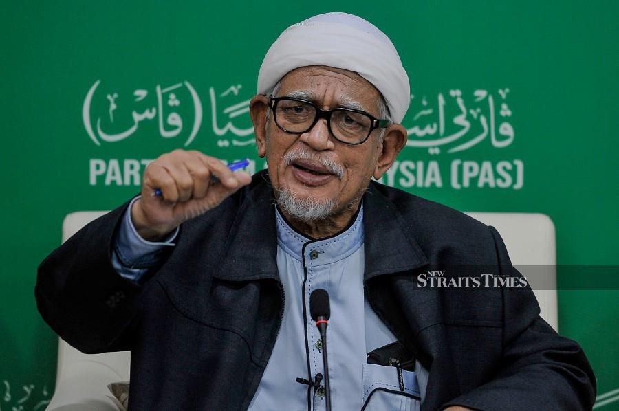 Pas president Datuk Seri Abdul Hadi Awang is expected to have an audience with the Sultan of Perak, Sultan Nazrin Muizzuddin Shah on Dec 15, 11am at Istana Kinta. - BERNAMA pic
